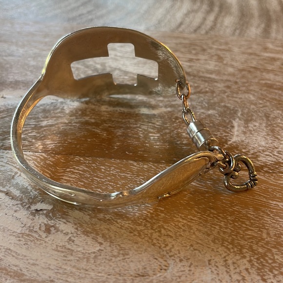 Silver spoon cross bracelet - Picture 2 of 4